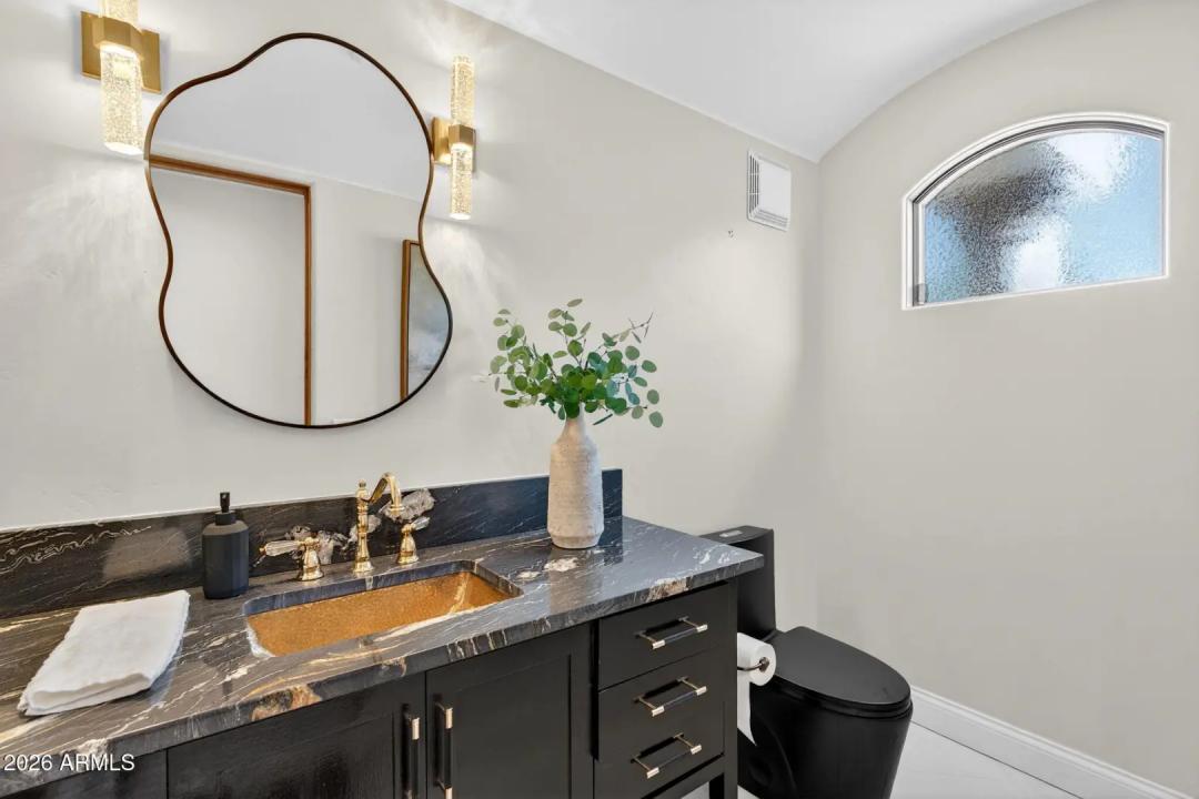 Real Estate Picture 22