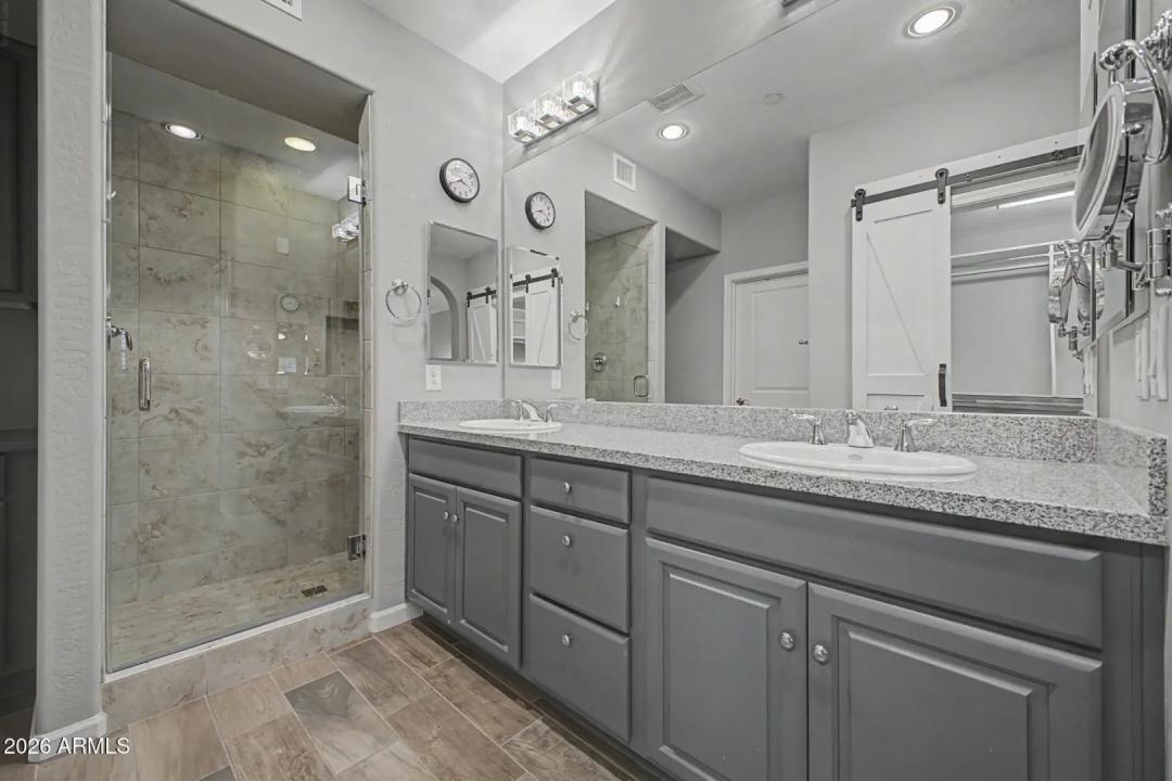 Real Estate Picture 12