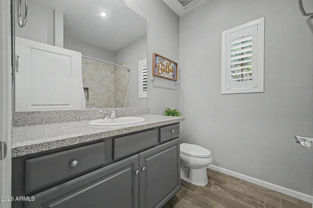 Real Estate Picture 15