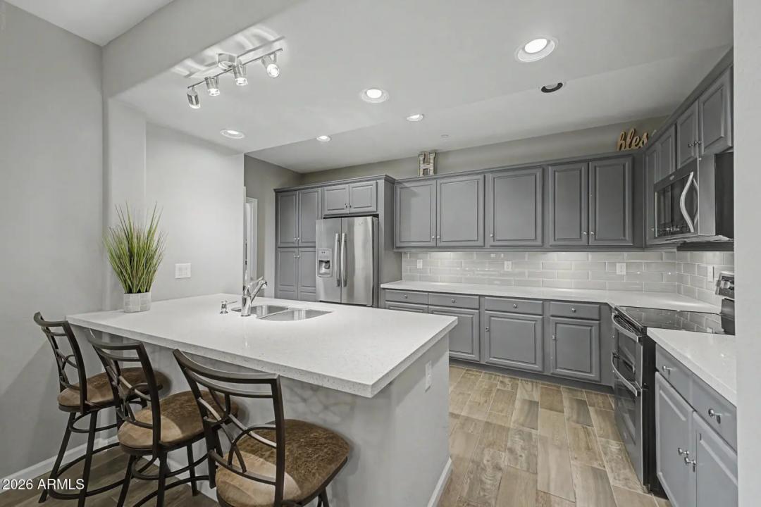 Real Estate Picture 5