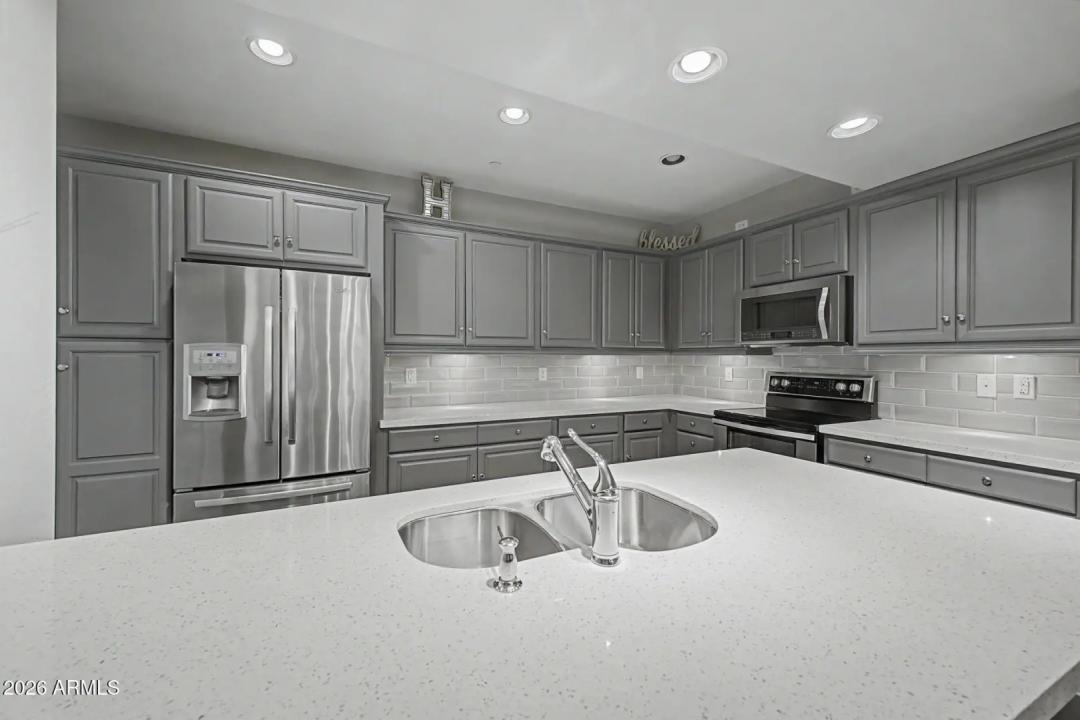 Real Estate Picture 4