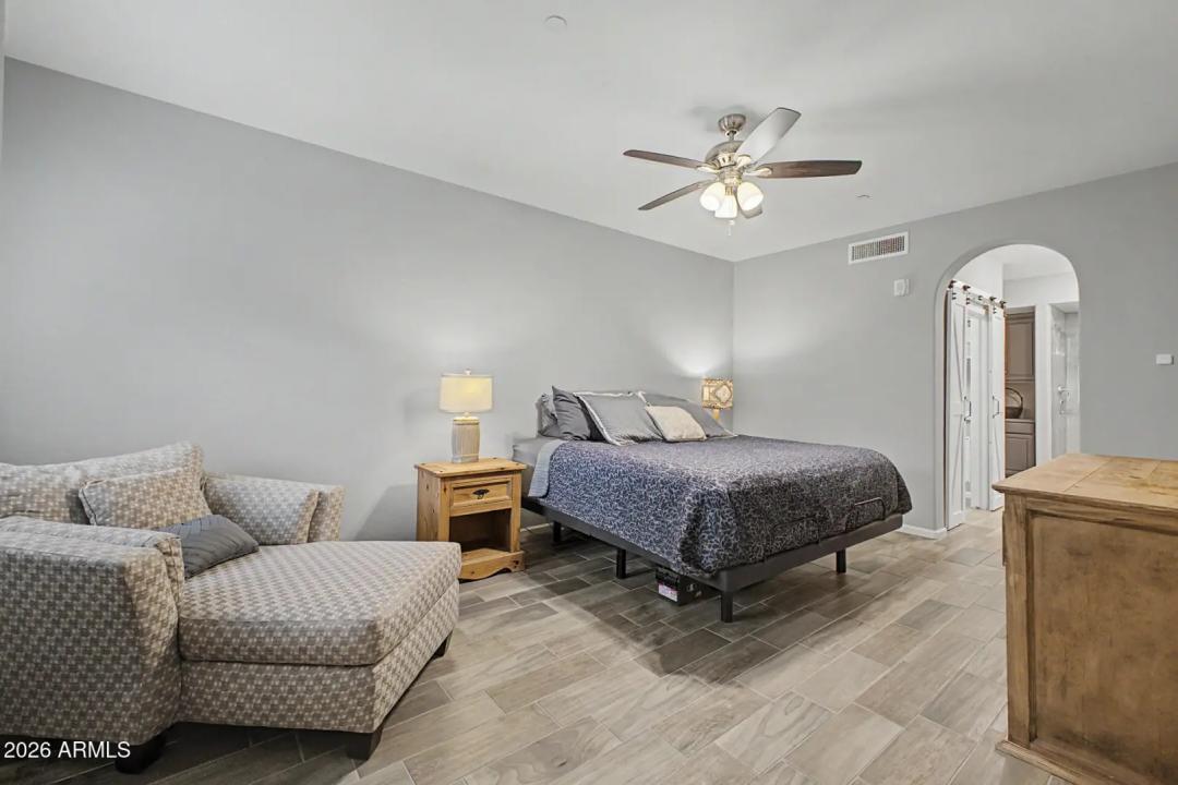 Real Estate Picture 17