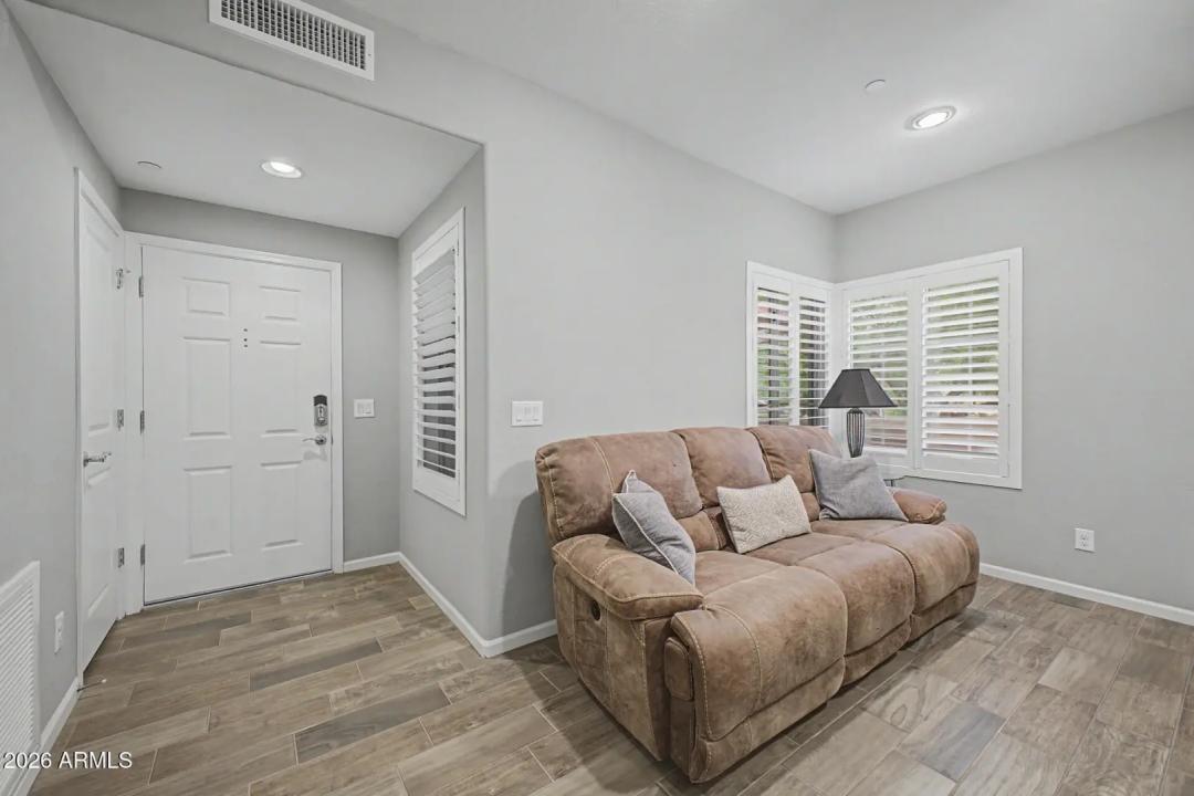 Real Estate Picture 9