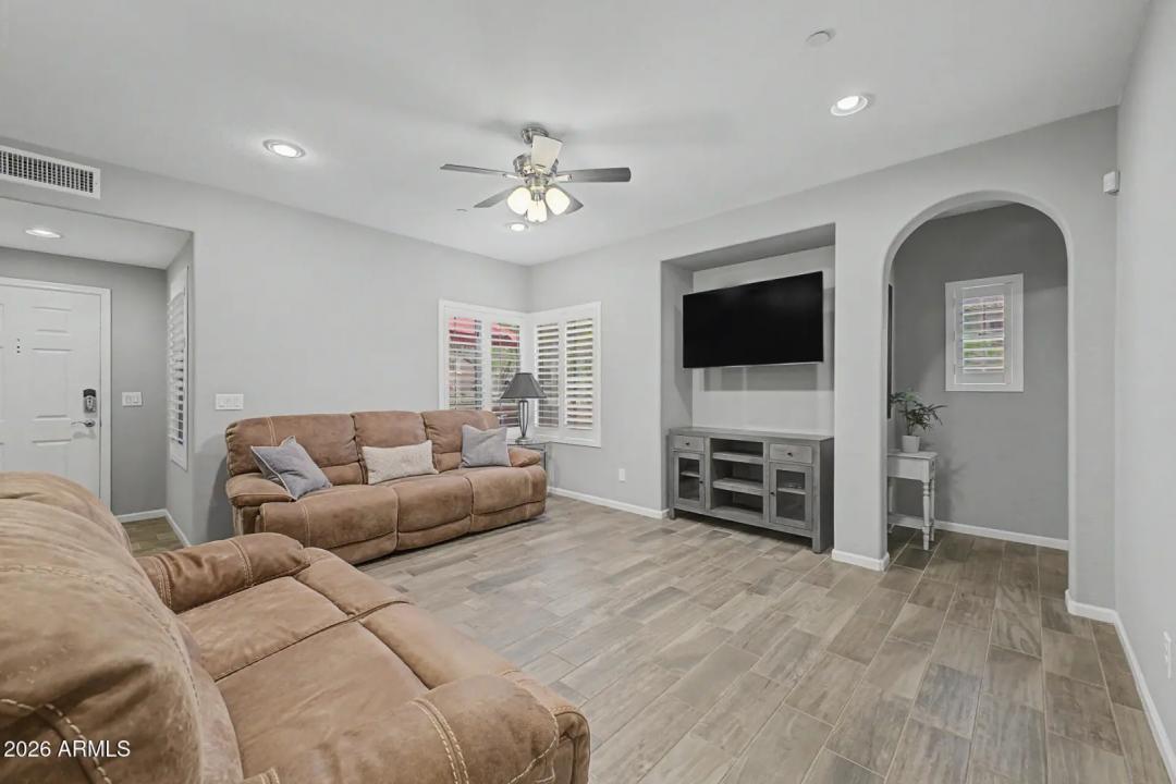 Real Estate Picture 7