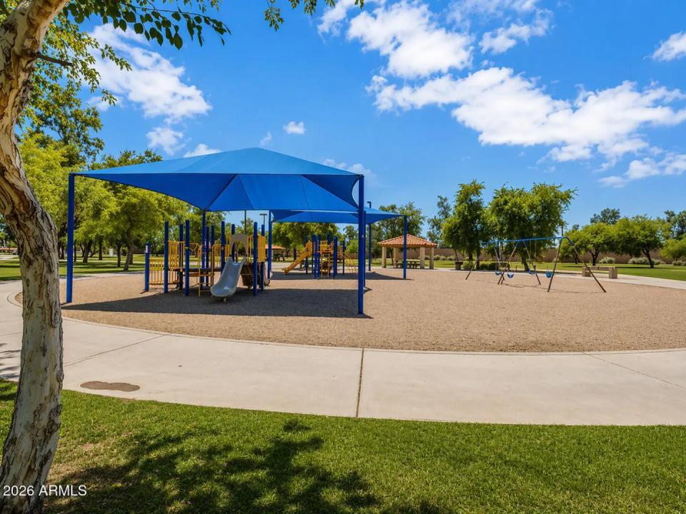 Real Estate Picture 50