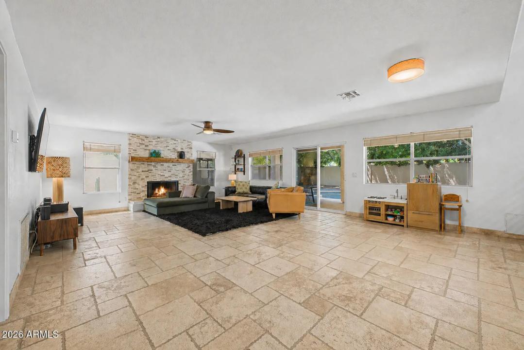 Real Estate Picture 11