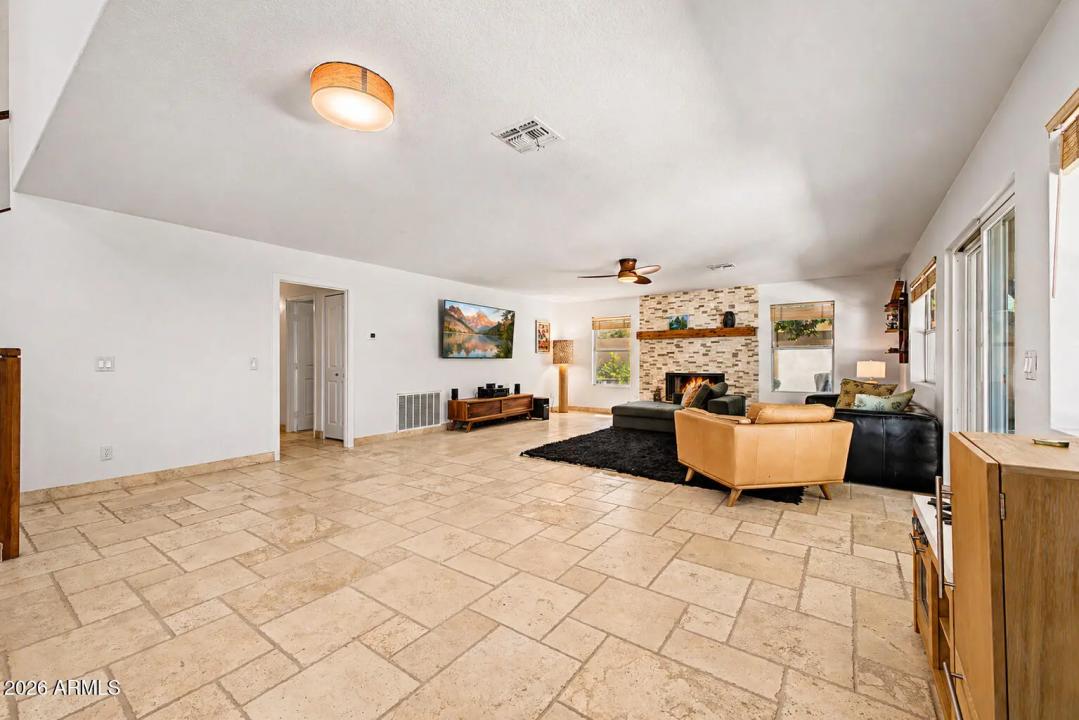 Real Estate Picture 12