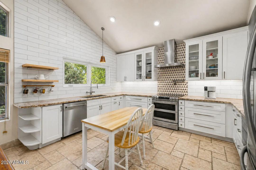 Real Estate Picture 16