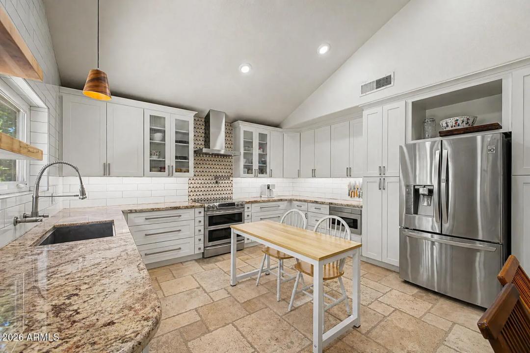 Real Estate Picture 17