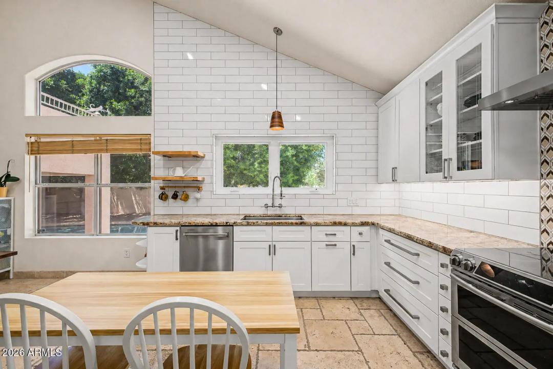 Real Estate Picture 18
