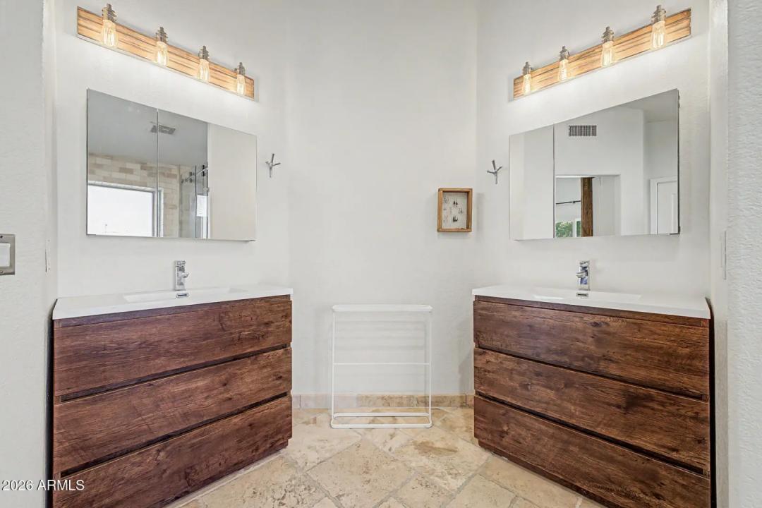 Real Estate Picture 25