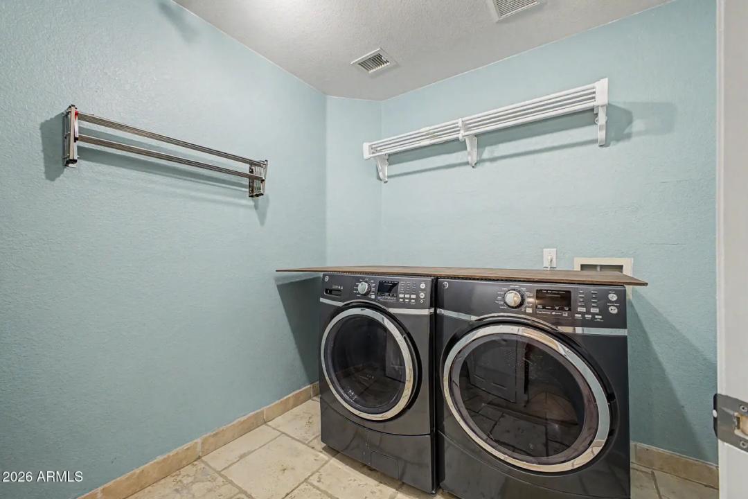 Real Estate Picture 37