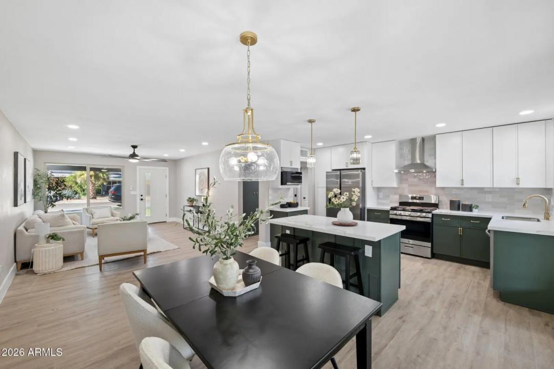 Real Estate Picture 3