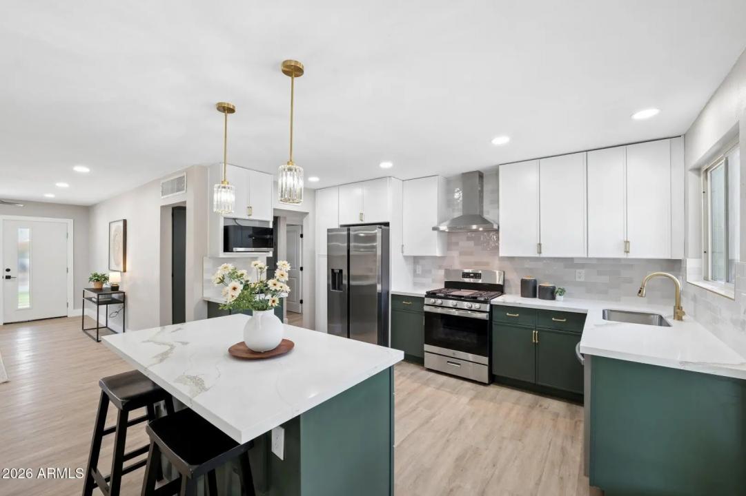 Real Estate Picture 8