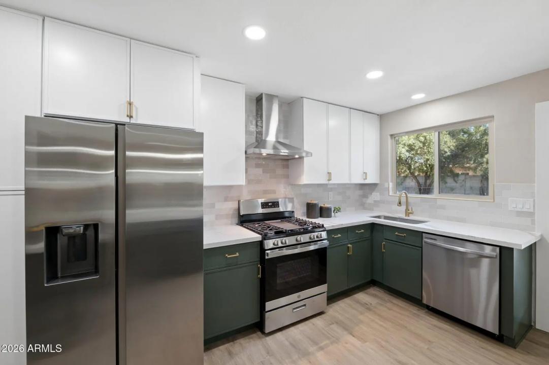 Real Estate Picture 9