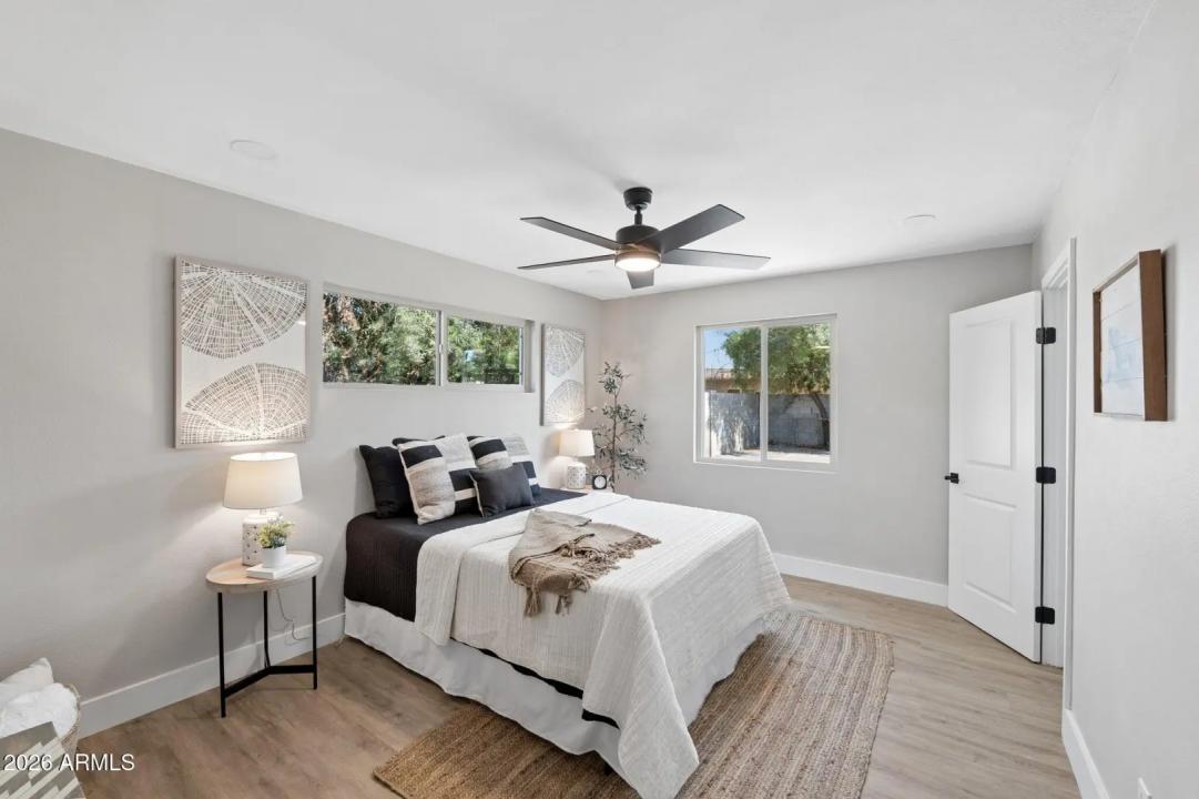 Real Estate Picture 14