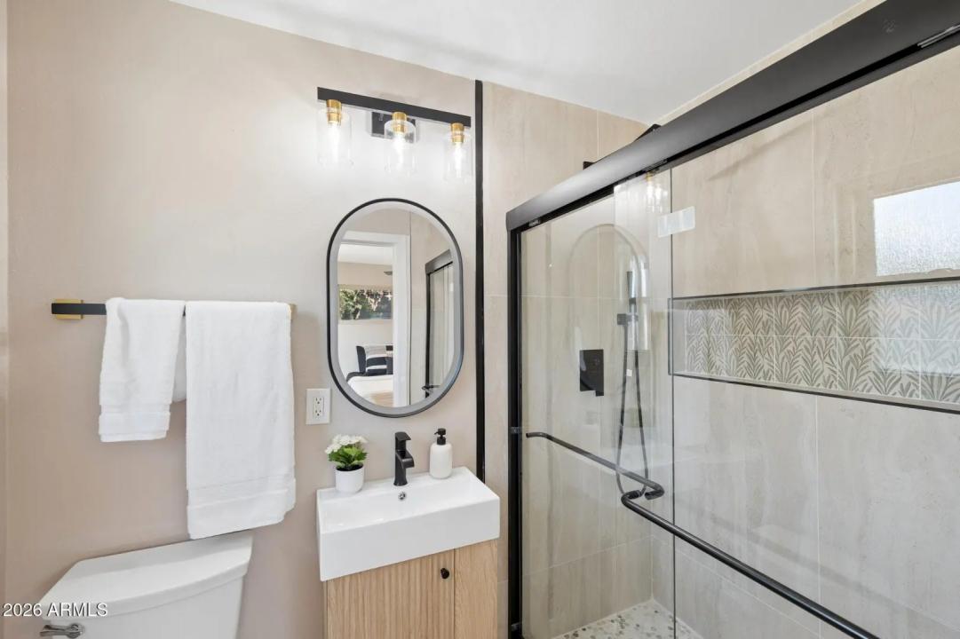 Real Estate Picture 16