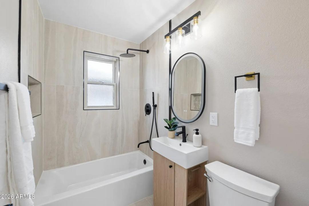 Real Estate Picture 20