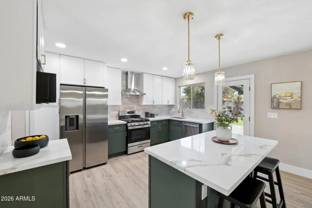 Real Estate Picture 7