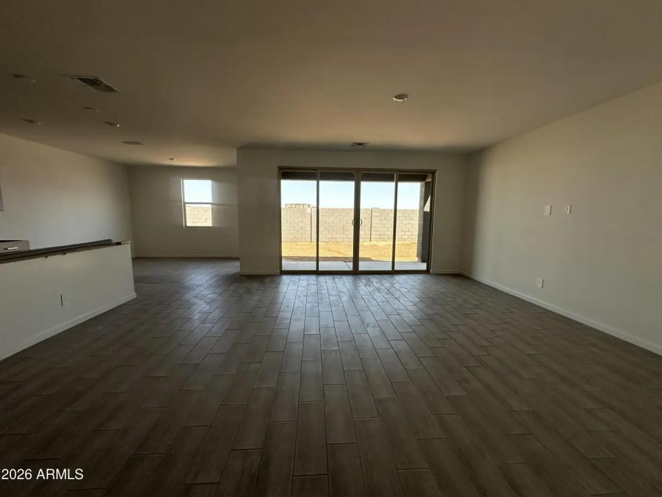 Real Estate Picture 4