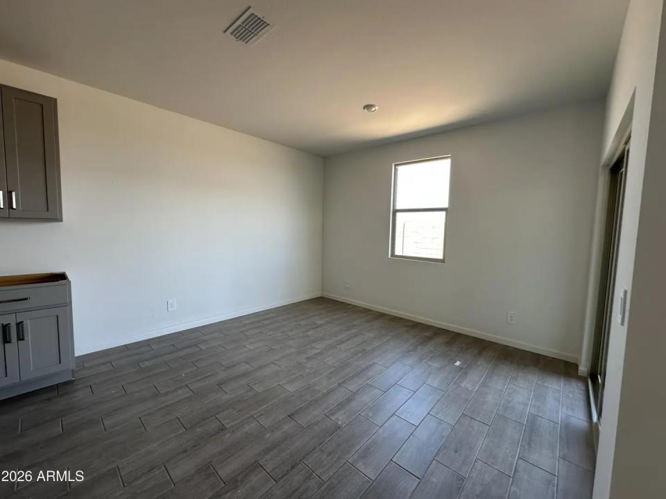 Real Estate Picture 8