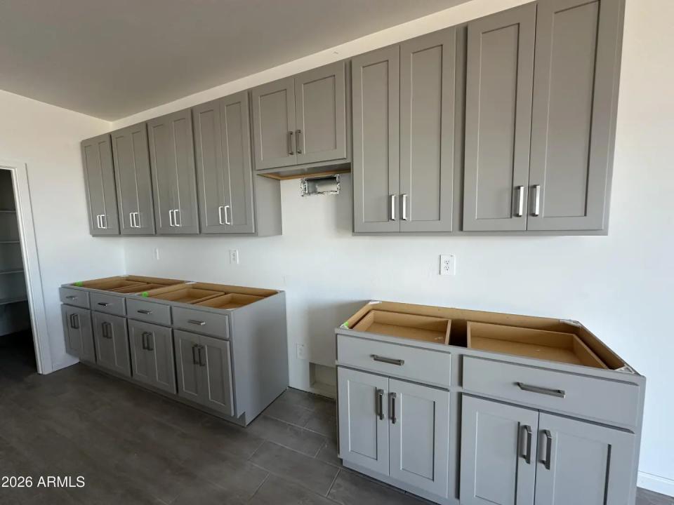 Real Estate Picture 9