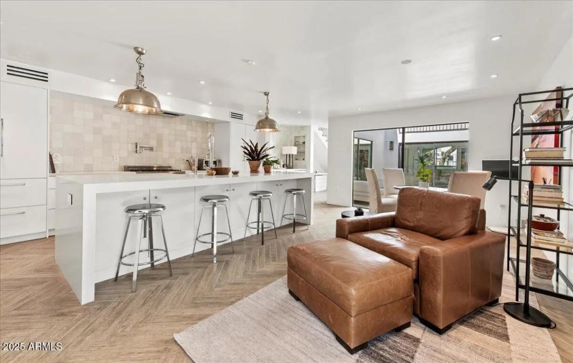 Real Estate Picture 4