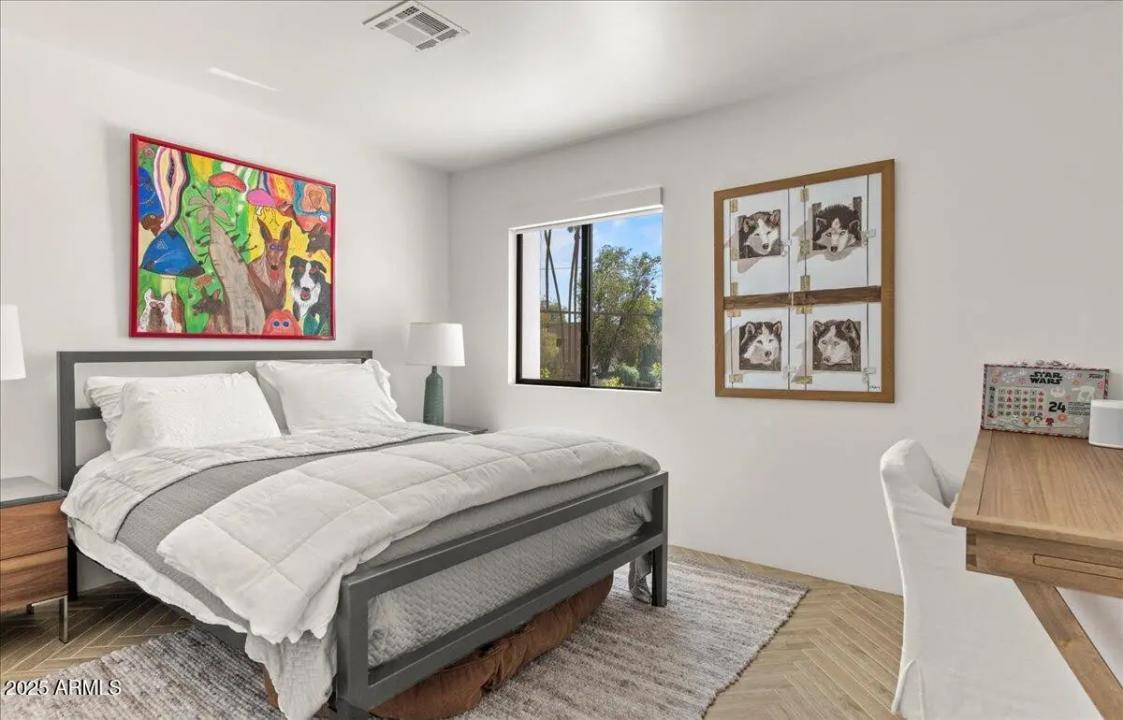 Real Estate Picture 14