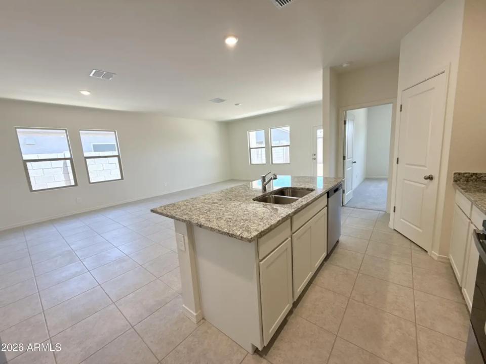 Real Estate Picture 3