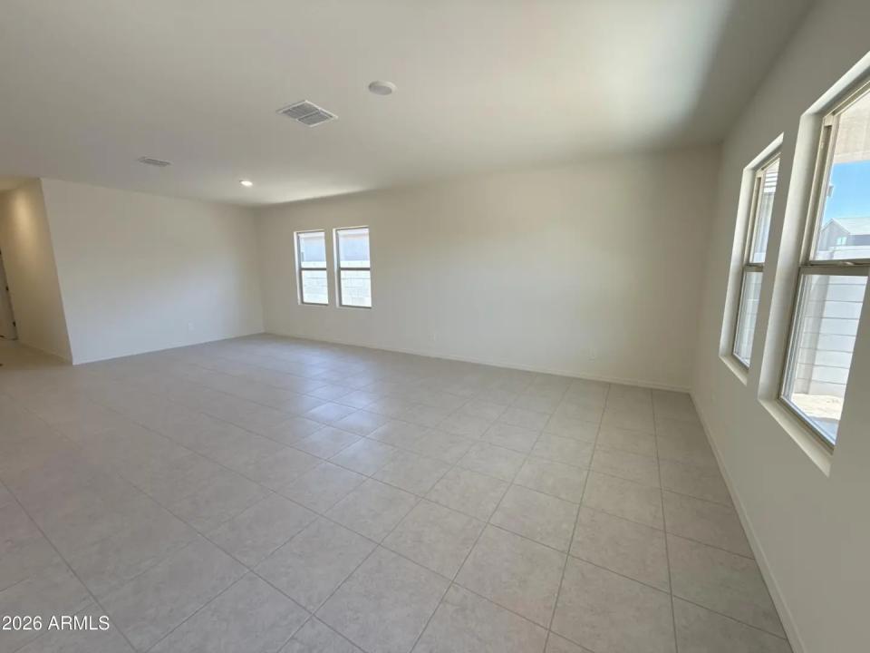 Real Estate Picture 4