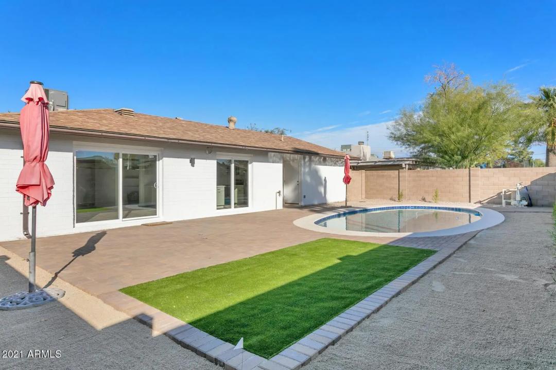 Real Estate Picture 3