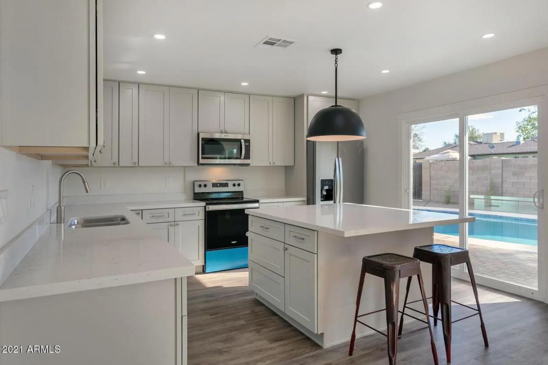 Real Estate Picture 8