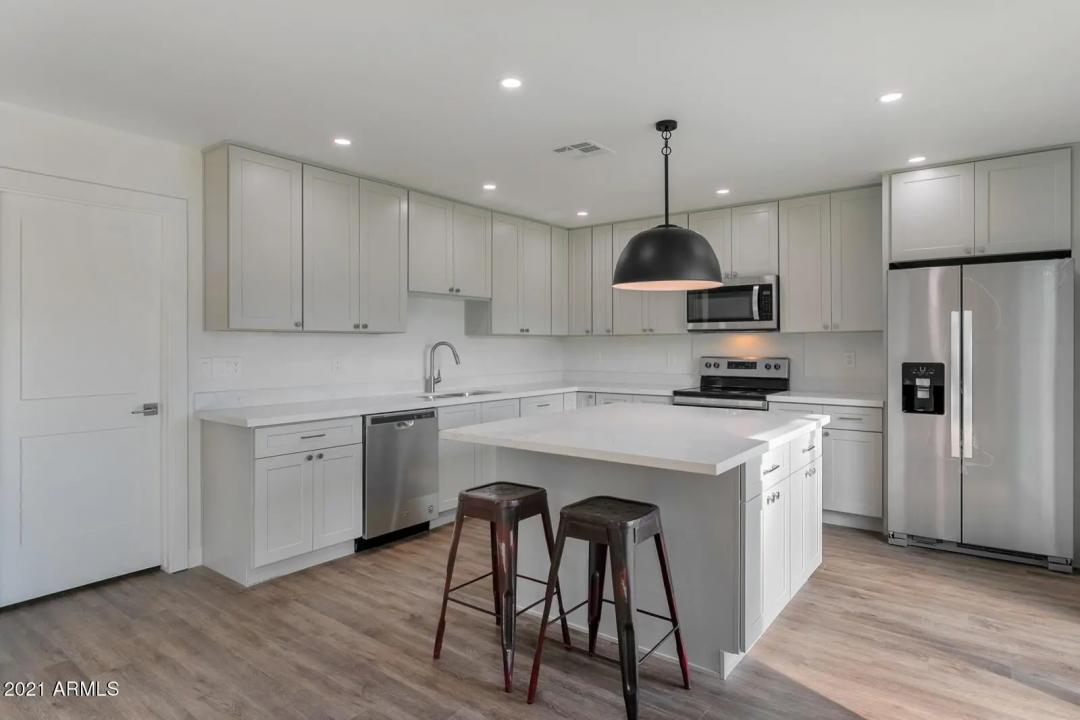 Real Estate Picture 9