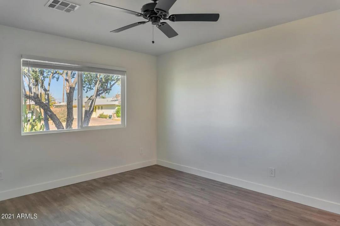 Real Estate Picture 18