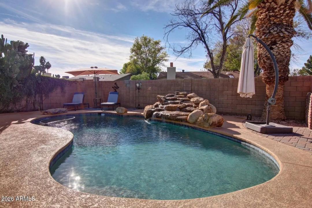 Real Estate Picture 3