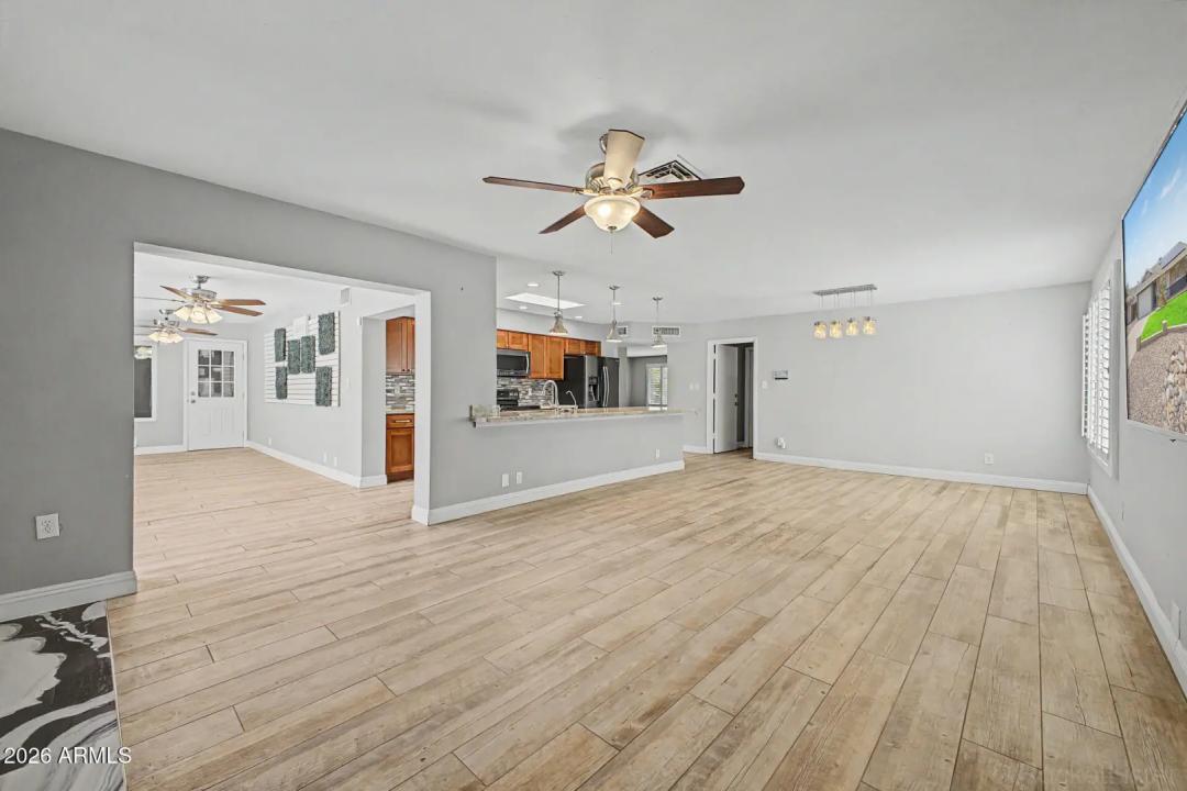 Real Estate Picture 14