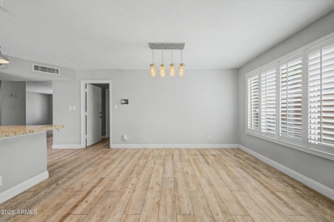 Real Estate Picture 18