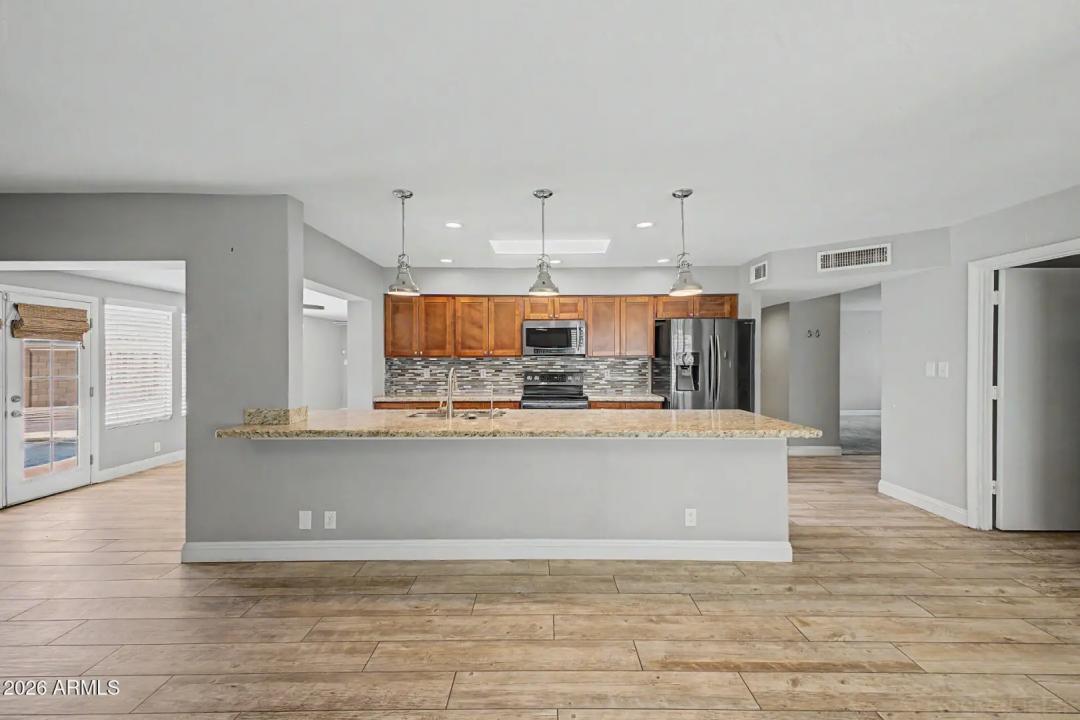 Real Estate Picture 8