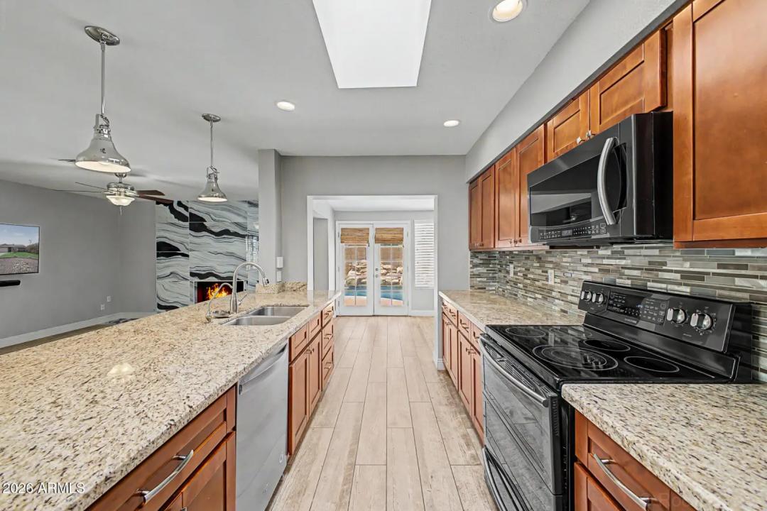 Real Estate Picture 9