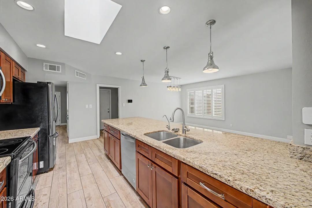 Real Estate Picture 10