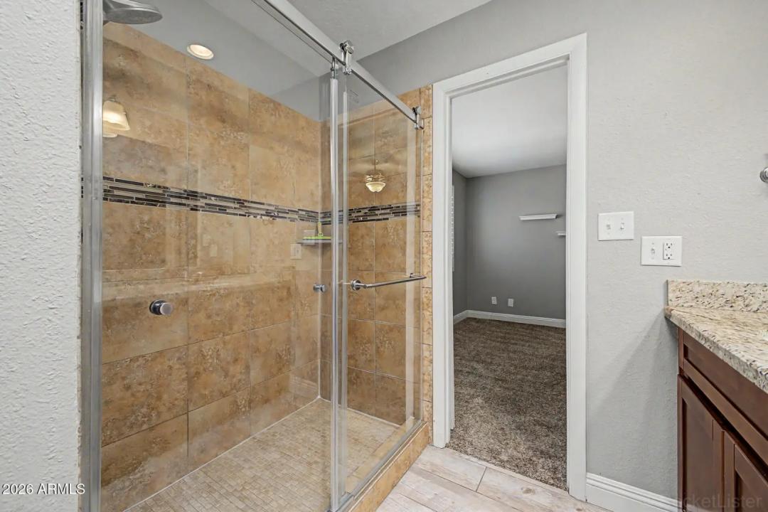 Real Estate Picture 22