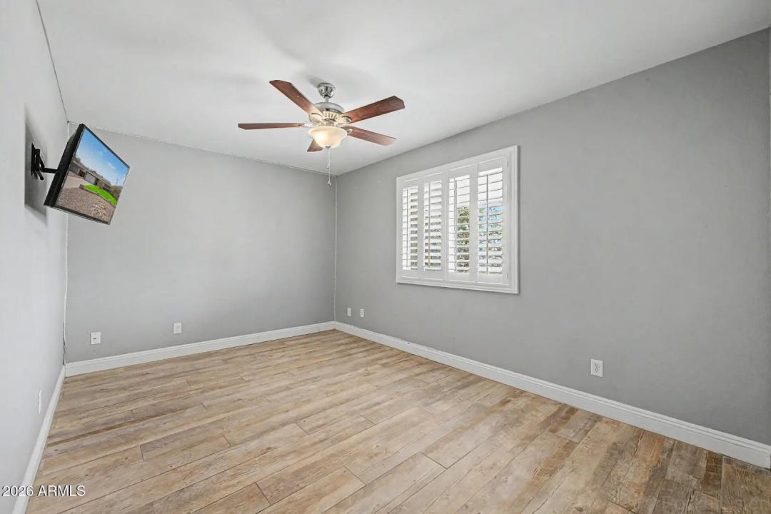 Real Estate Picture 24