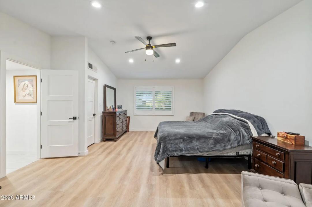 Real Estate Picture 9