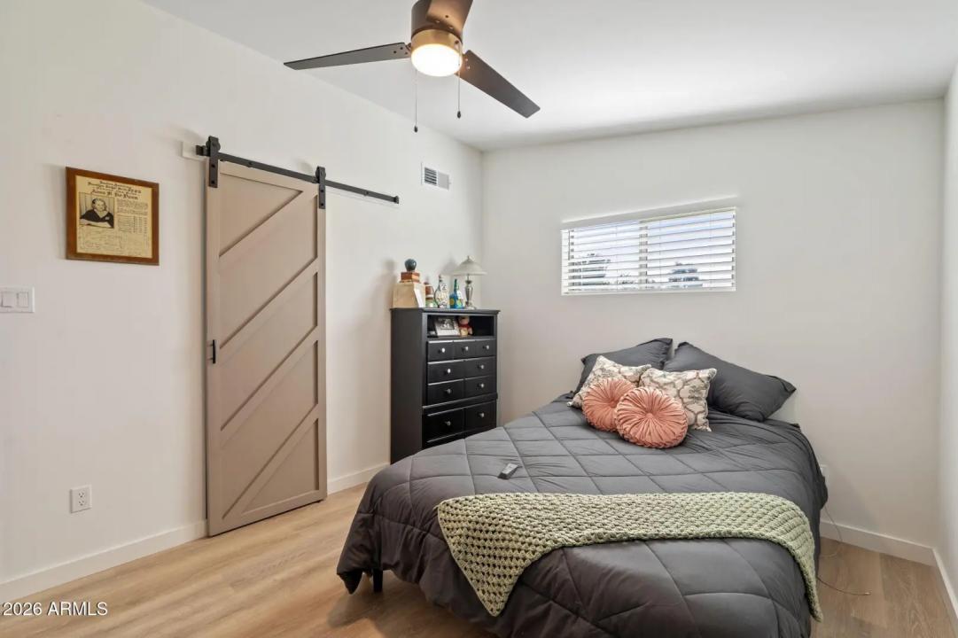 Real Estate Picture 15