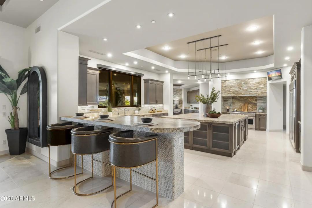 Real Estate Picture 10