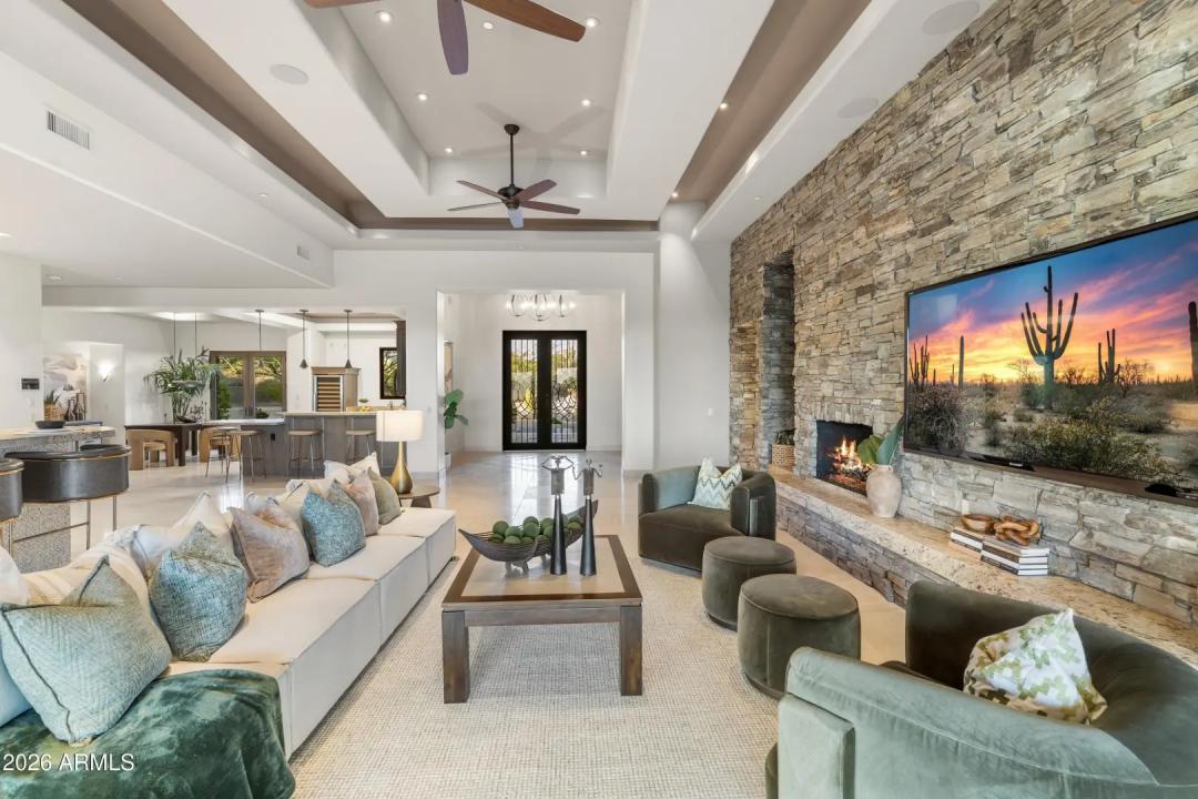 Real Estate Picture 12
