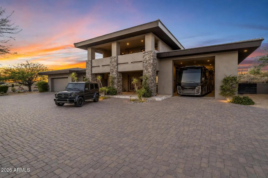 Real Estate Picture 3