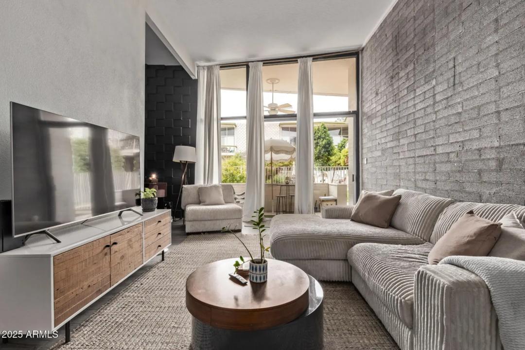 Real Estate Picture 2