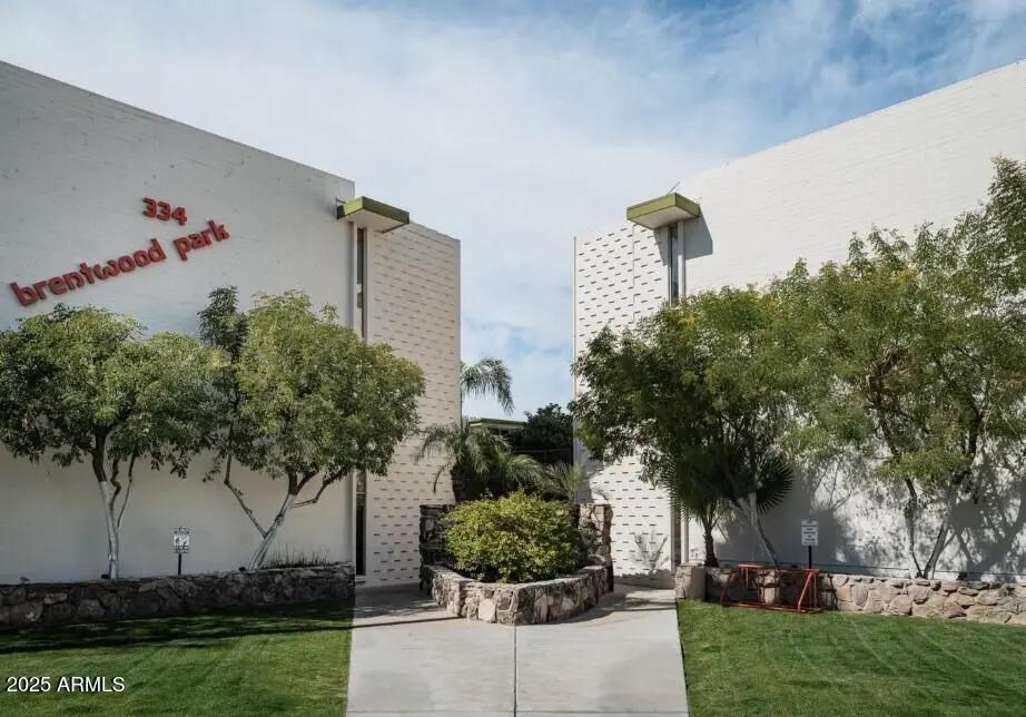 Real Estate Picture 7
