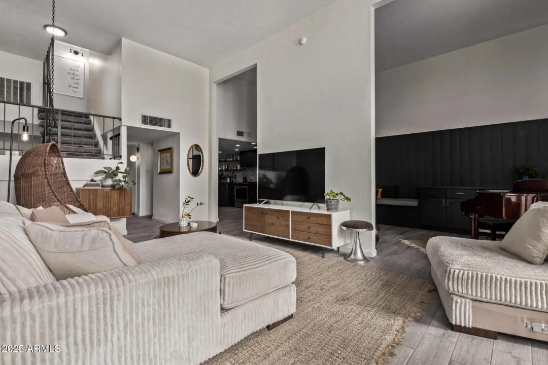 Real Estate Picture 13